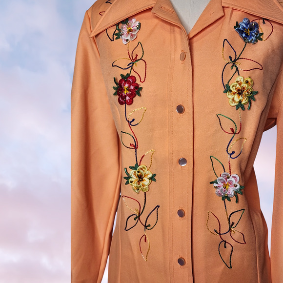 Vtg 60s JCPenney Light Pastel Orange Colorful Embroidered Flowers Funky Top - Picture 2 of 7